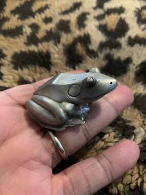 Metal Frog Figurine - Silver Toned Collectible